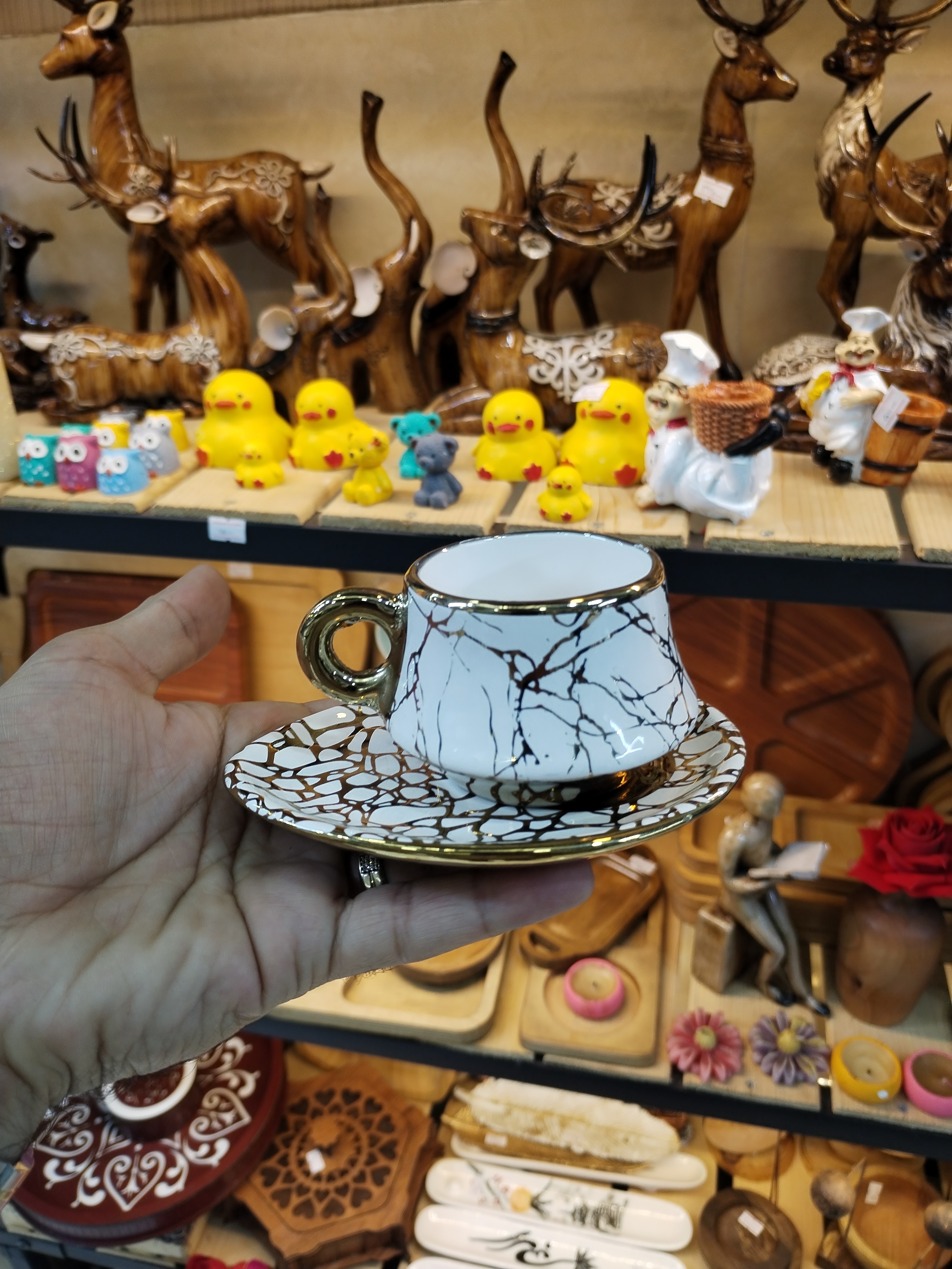 فنجان سرامیکی لب طلایی با زیره سرامیکی