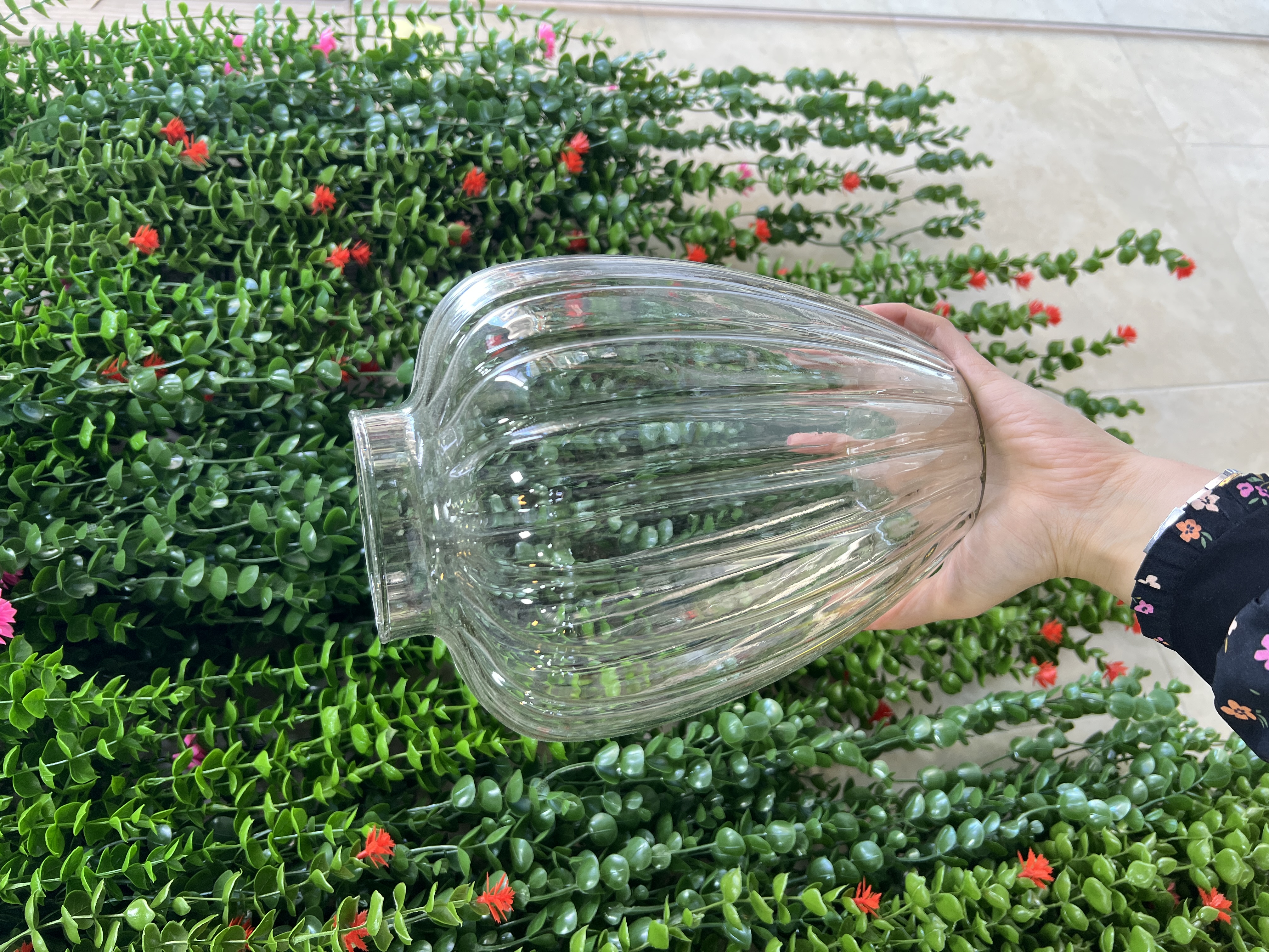 گلدان شیشه ای خمره ای بزرگ
