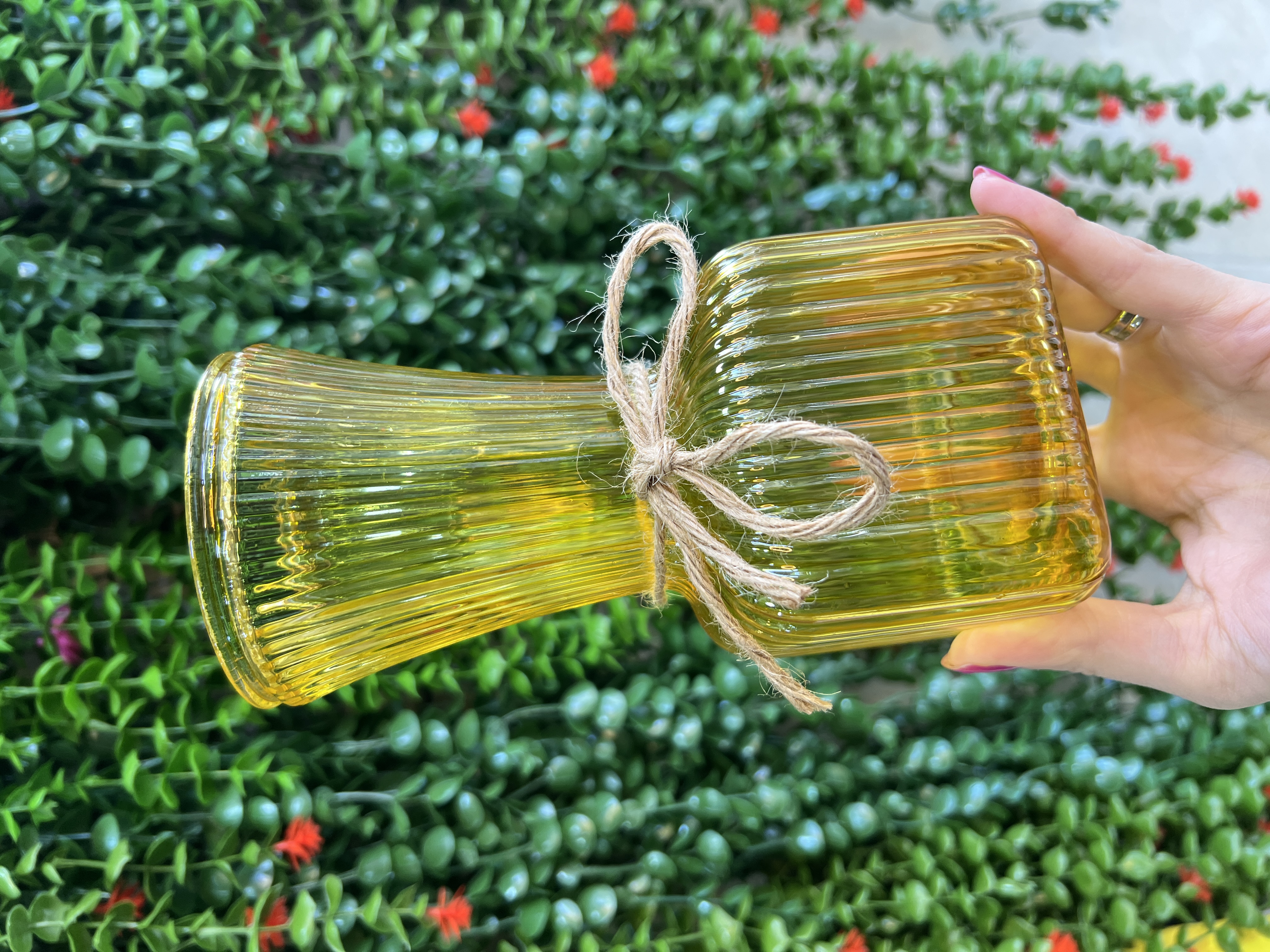 گلدان شیشه ای رنگ زرد