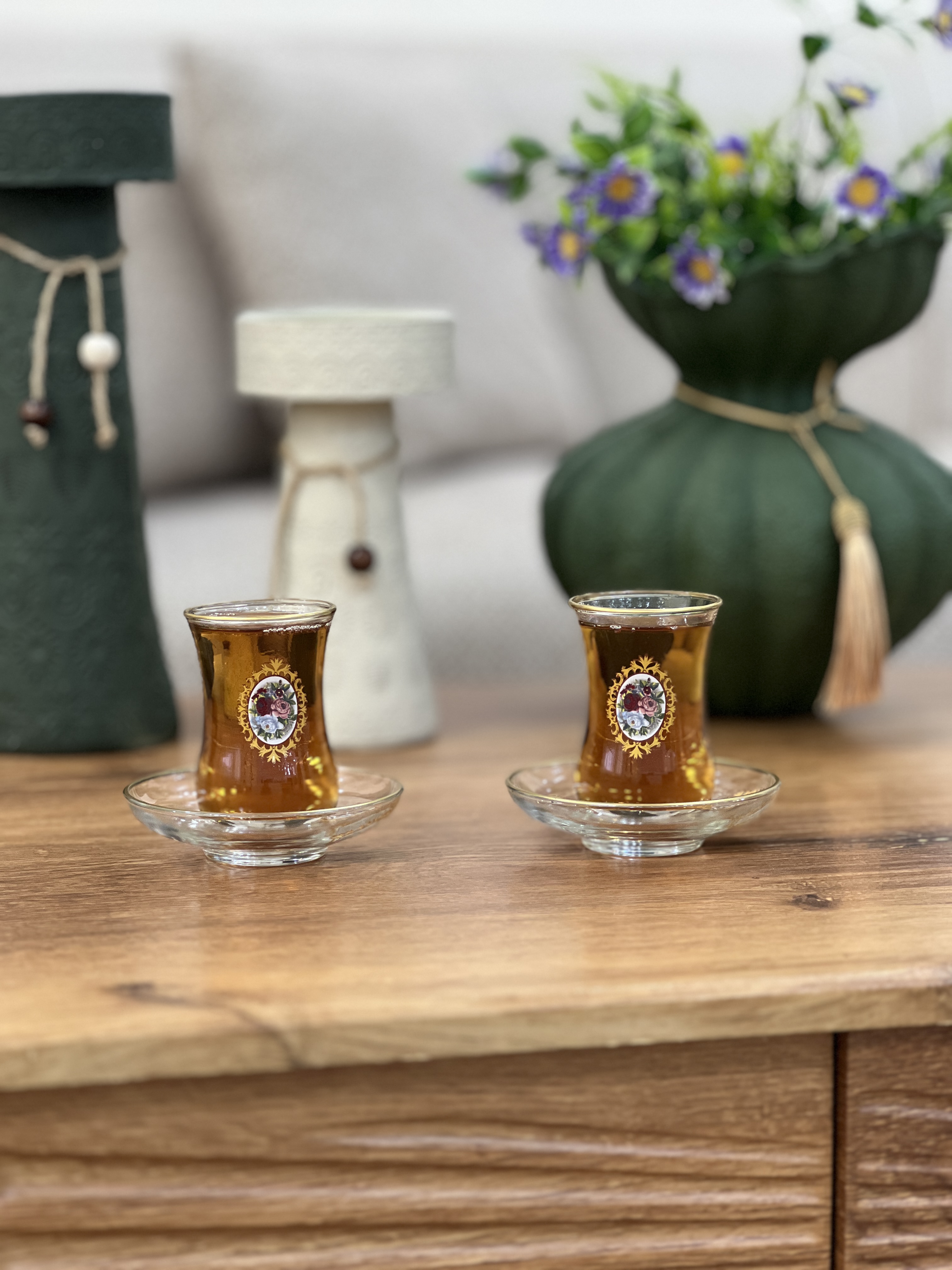 استکان کمر باریک و نعلبکی سبد گل